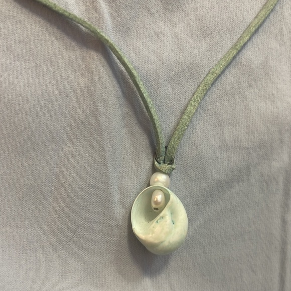 Unique Meg Carter Designs shell and bead necklace - Picture 2 of 4